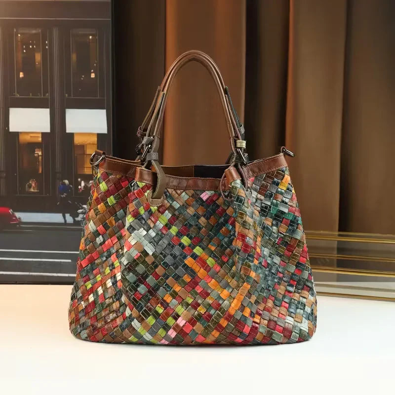 El encanto ecléctico de Laura | Bolsa tote de piel con patchwork