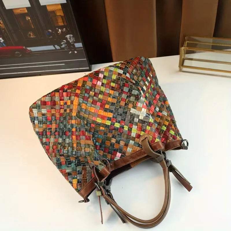 El encanto ecléctico de Laura | Bolsa tote de piel con patchwork